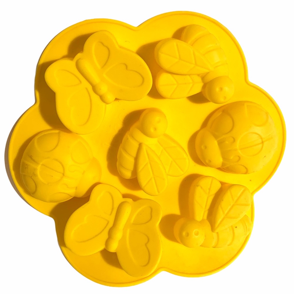 **SOLD** Silicone Butterfly Ladybug Bumblebee Muffin Pan